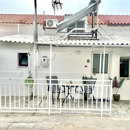 Maria' S Apartment Lavrio Exterior photo